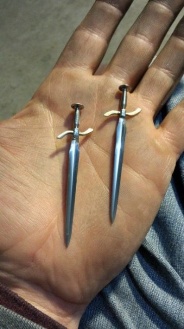 Изготовление мини-мечей из обычных гвоздей