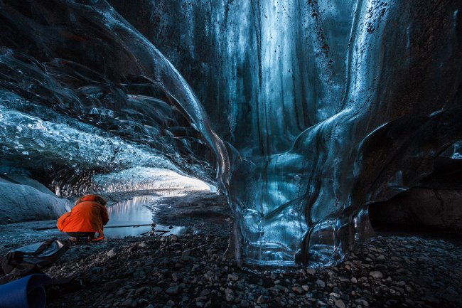 Ледяная пещера в Исландии