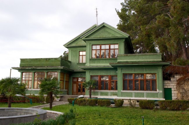 Экскурсия по государственной даче Сталина в Абхазии