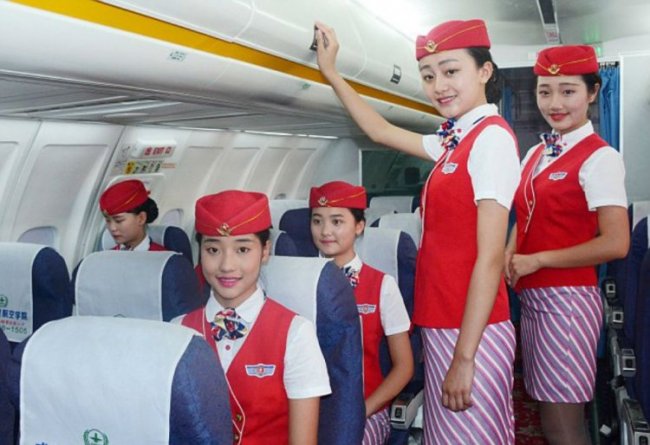 Суровые китайские стюардессы