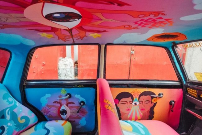 Красочные интерьеры мумбайских такси
