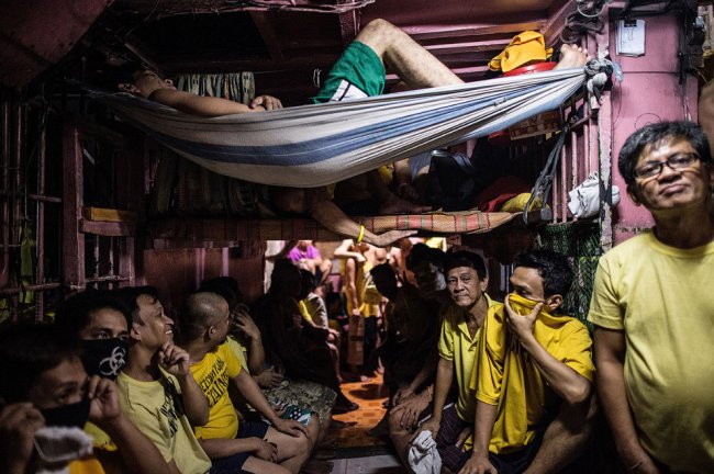 Шокирующие фотографии из тюрьмы на Филиппинах