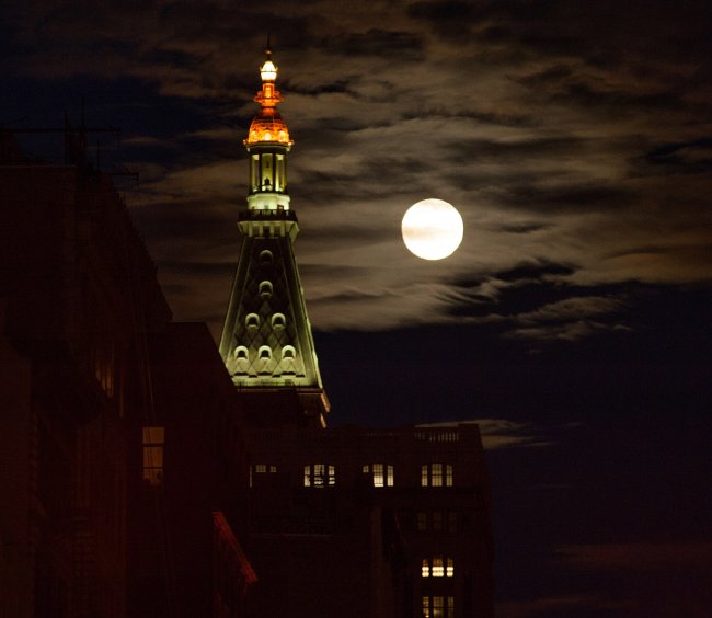 Кровавая Луна над Манхеттеном