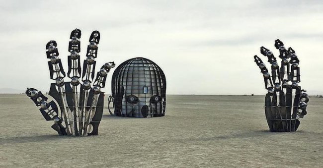Самые впечатляющие арт-инсталляции фестиваля Burning Man 2016