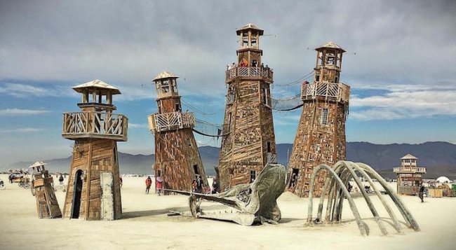 Самые впечатляющие арт-инсталляции фестиваля Burning Man 2016