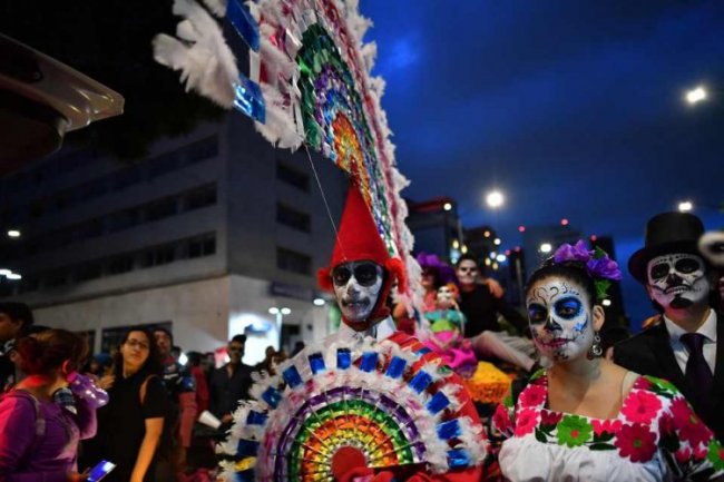 Подготовка ко Дню мертвых в Мексике