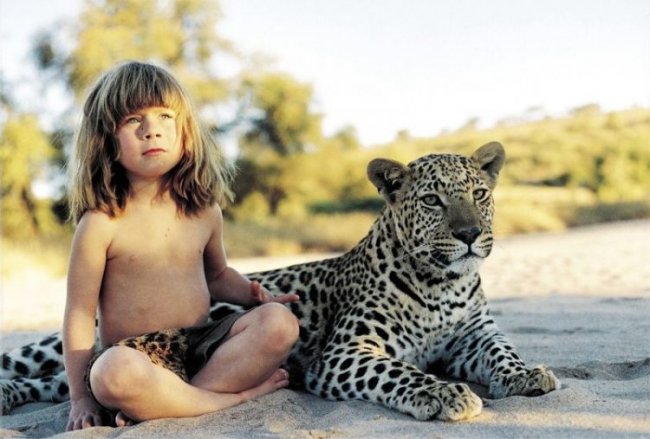 Жизнь маленькой девочки среди диких животных