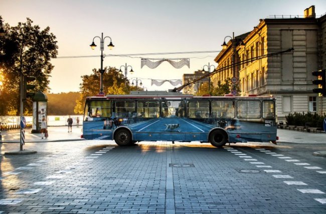 Исчезающий троллейбус в Вильнюсе