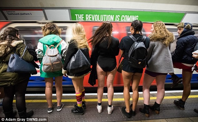В метро – без штанов! По миру прокатился праздник эксгибиционизма
