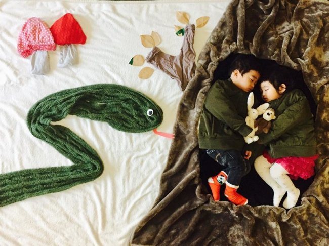 Японка фотографирует своих спящих детей в образе Чебурашек, диджеев и героев сказки про Репку