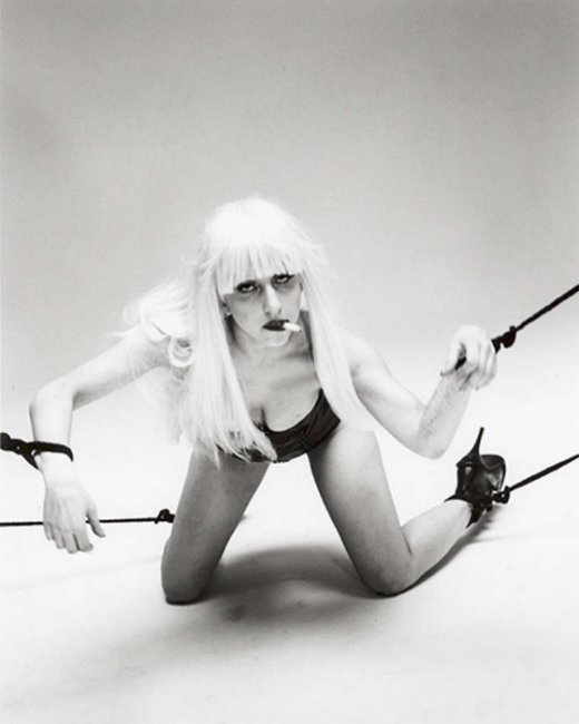 Провокационная Леди Гага в объективе Нобуёси Араки