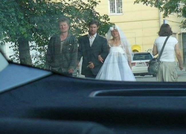 Какая-то странная свадьба (4 фото)