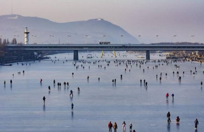 Дунай замерз второй раз за 30 лет (4 фото)