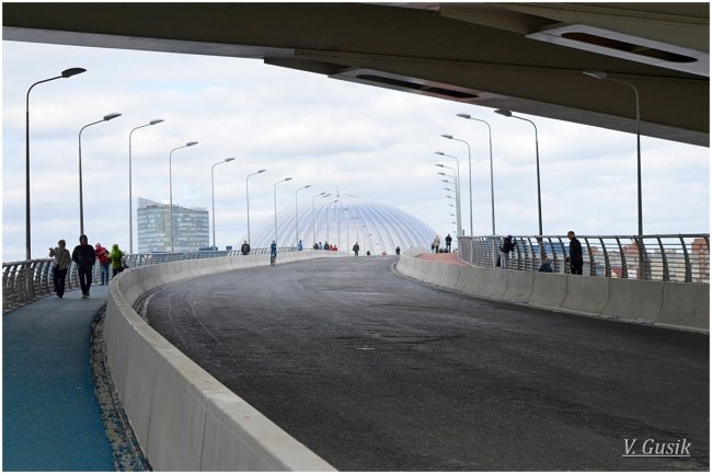 Санкт-Петербург: мост в створе Яхтенной открыт для пешеходов
