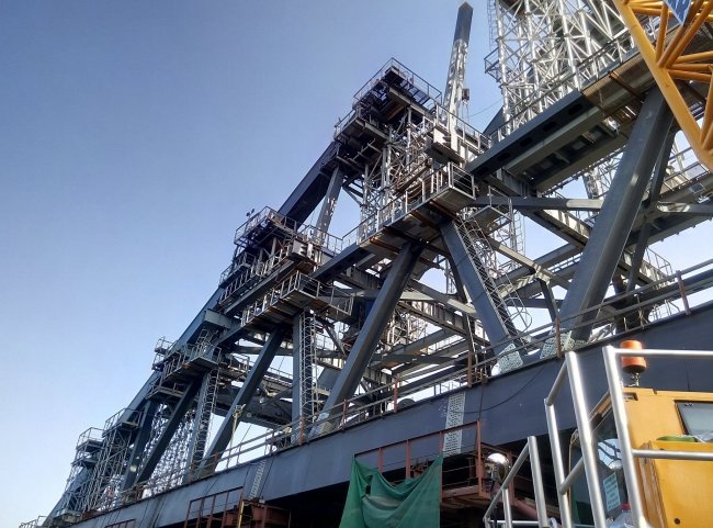 Строительство судоходных пролетов моста в Крым