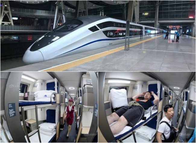 Современный поезд с плацкартными вагонами в Китае