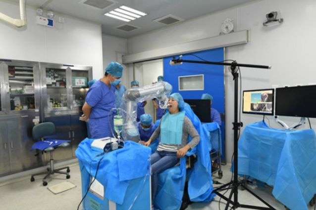 В Поднебесной робот-дантист провел имплантацию зубов