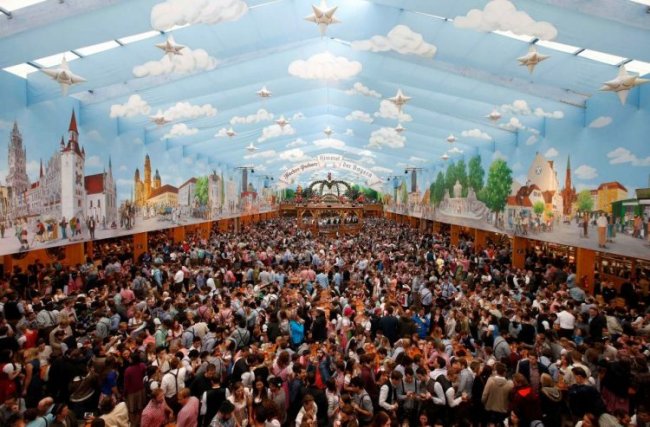 Фестиваль пива Октоберфест стартовал в Мюнхене
