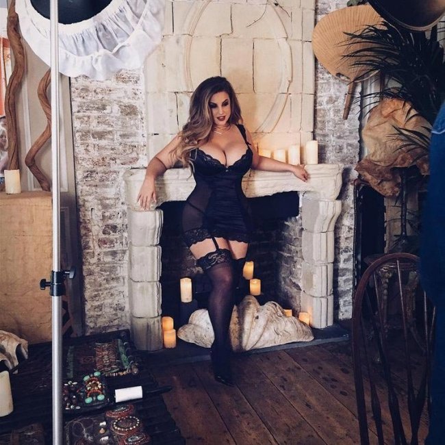 Эшли Алексис - роскошная конкурентка самой сексуальной модели Plus-size