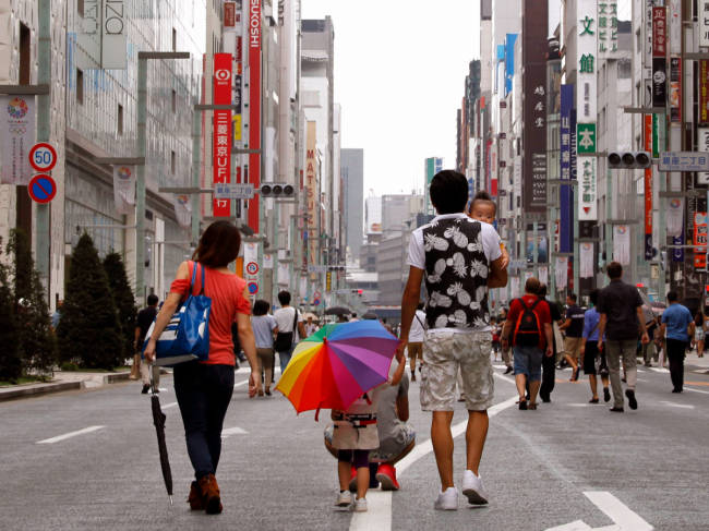 Очередная странность японцев: фиктивная семья на час за кучу денег