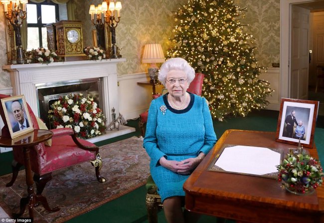 Дом Елизаветы II в графстве Беркшир уже украшен к Рождеству
