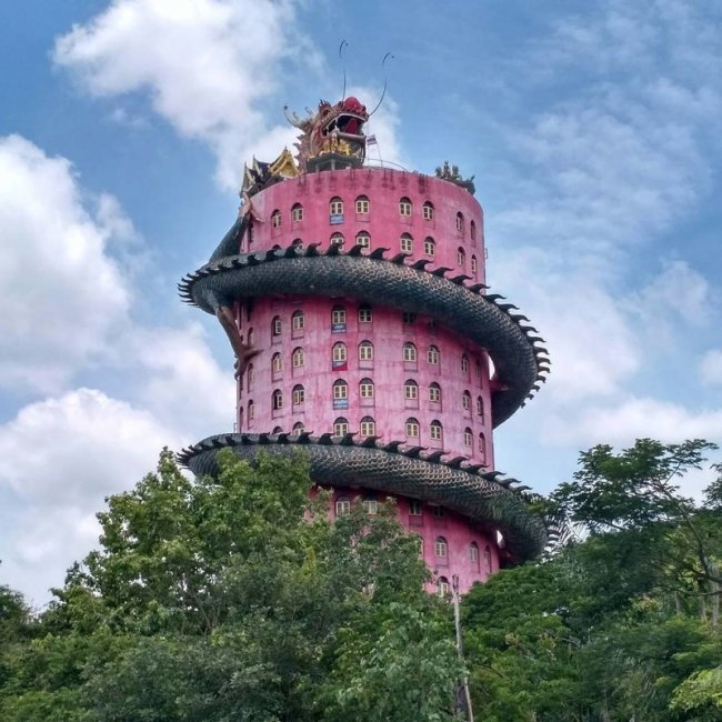 Храм Гигантского дракона в Таиланде