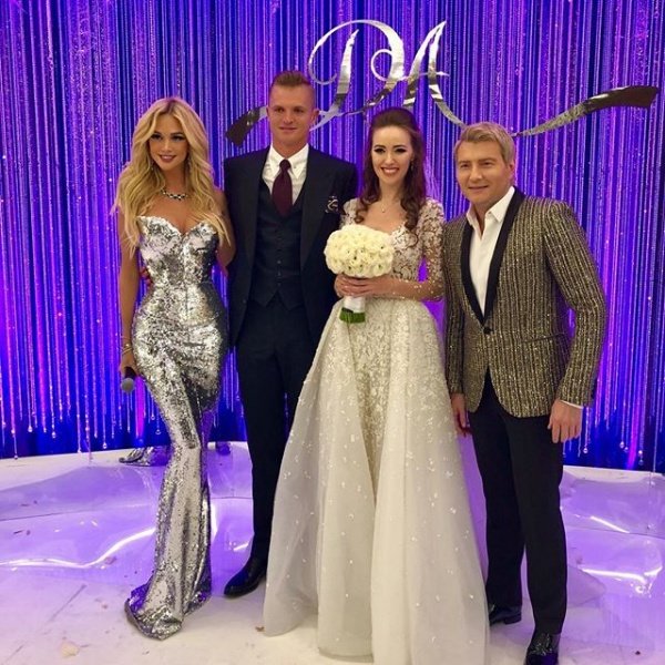 В Сети интернета появились первые фотографии со свадьбы Дмитрия Тарасова и Анастасии Костенко