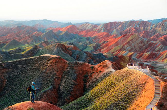 Разноцветные горы в Китае