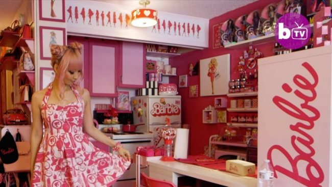 36-летняя поклонница куклы Барби
