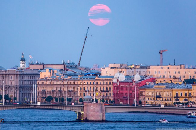 Лунное затмение в Санкт-Петербурге