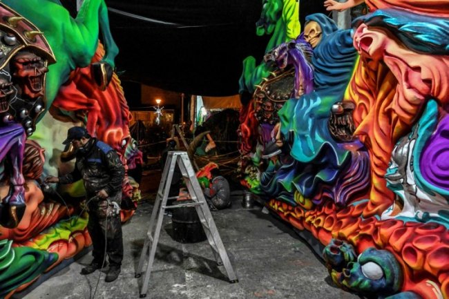 Яркий карнавал чернокожих и белых в Колумбии