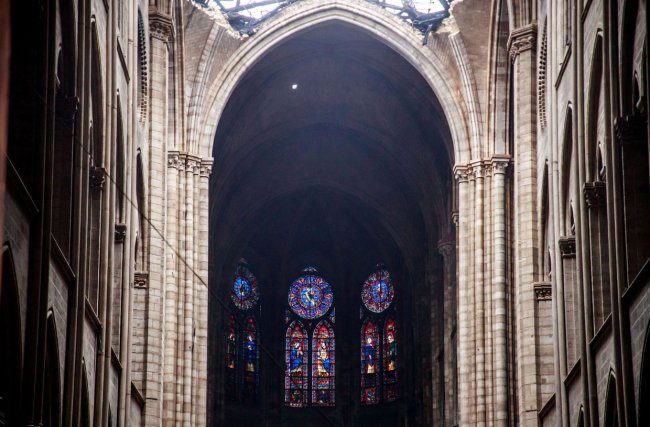 Внутри сгоревшего Нотр-Дам де Пари — собора Парижской Богоматери