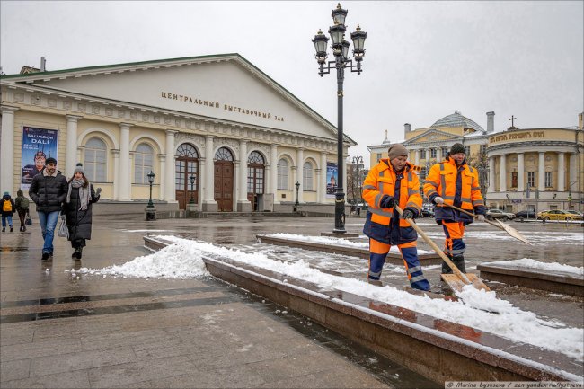 Как в Москве убирают снег