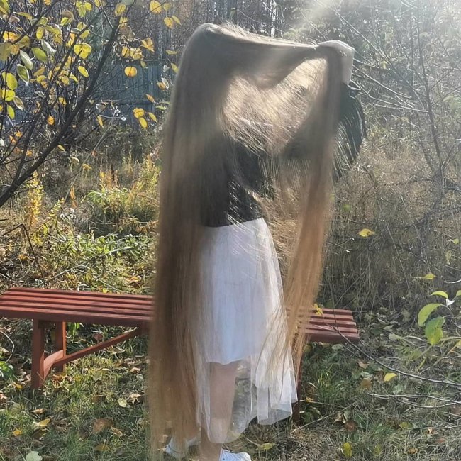 Жительница Иркутска не стригла волосы 23 года и показала результат