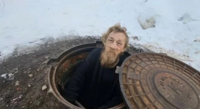 Мужчина прожил больше 10 лет в канализации, семья была уверена, что он давно умер