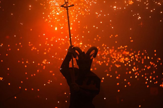 Фестиваль Фальяс в Валенсии: встречаем весну огнем