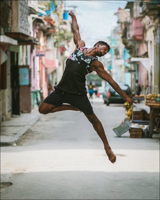 Танцоры на улицах Кубы