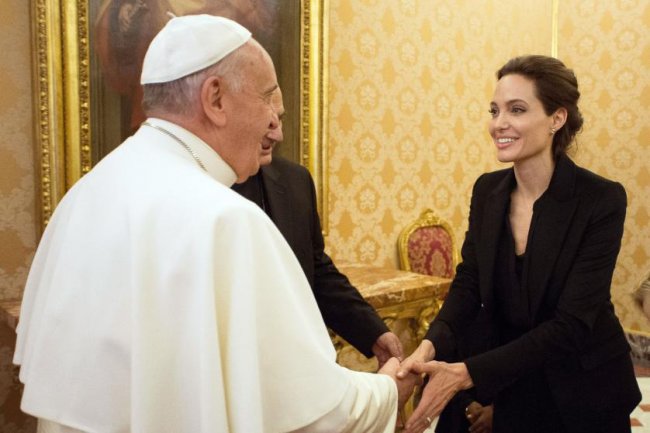 Кто из знаменитостей был удостоен аудиенции Папы Франциска