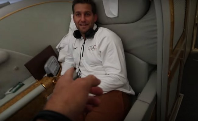 Американский блогер бесплатно слетал из Дубая в Нью-Йорк первым классом, билет в который стоит 21 000 долларов