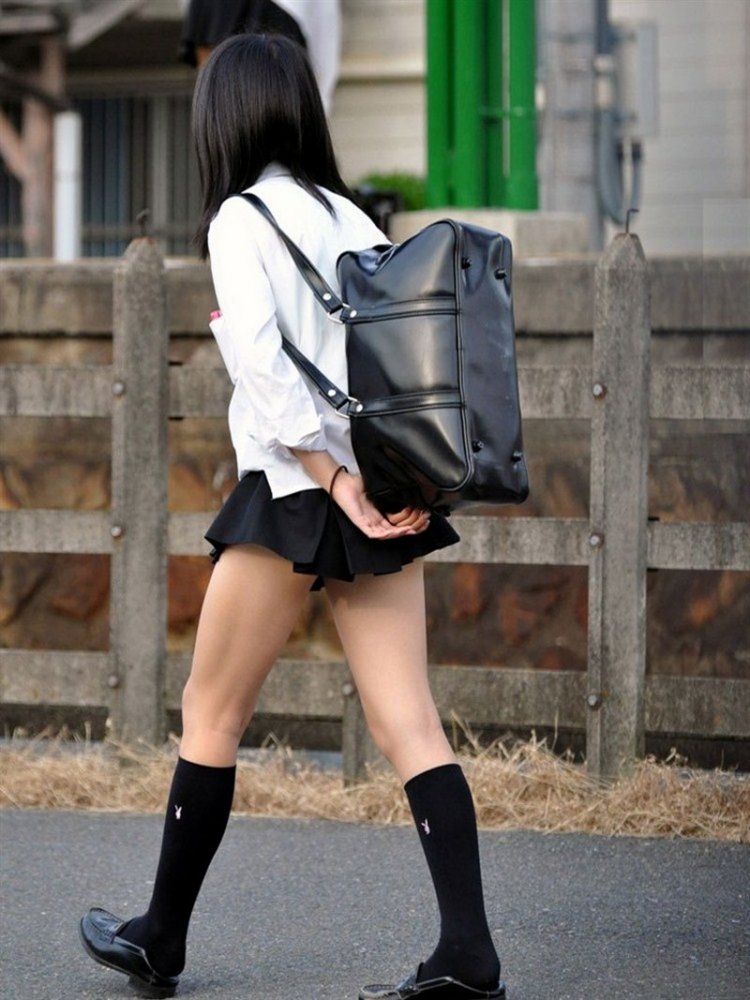 Длина юбок японских школьниц.