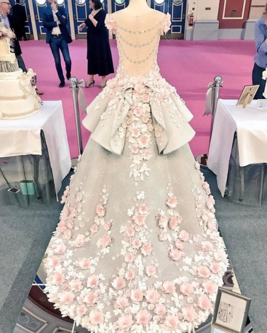 Невероятное свадебное платье-торт (6 фото)