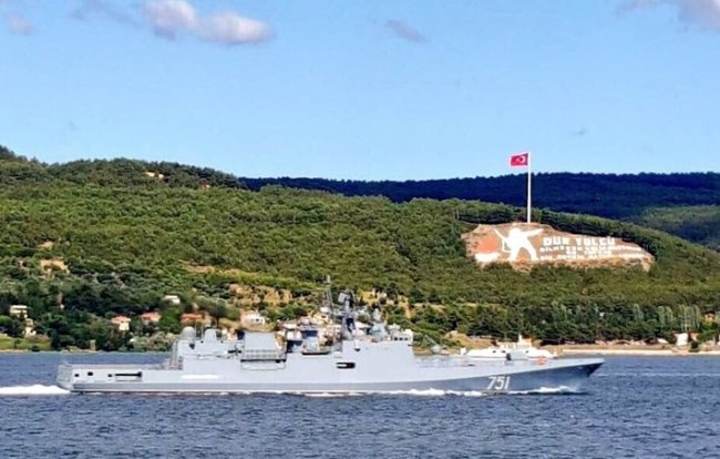 Адмирал Эссен проходит Черноморские проливы