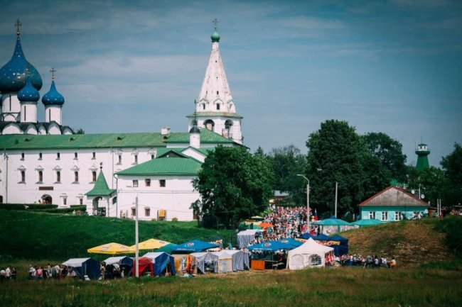 "День огурца" в Суздале