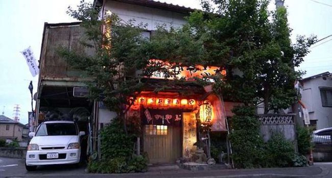 Макаки работают официантами в японском баре