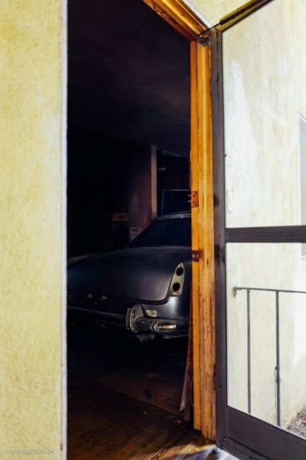 Ferrari, которую больше 30 лет прятали в квартире (19 фото)