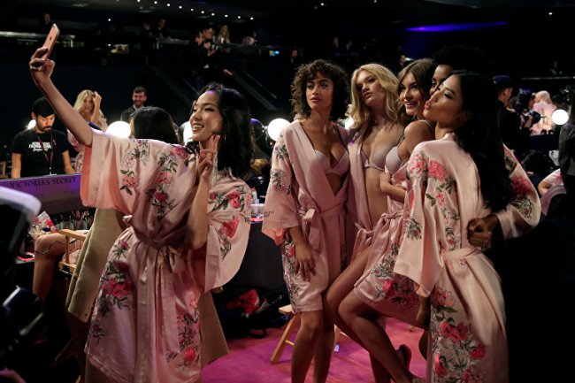 Яркие и суперсексуальные: показ Victoria's Secret сводит с ума (15 фото)