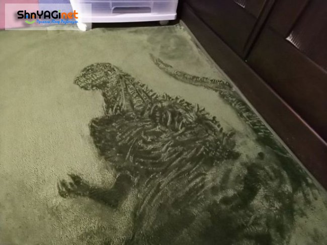 Таинственная японская художница создаёт картины прямо на своём домашнем ковре